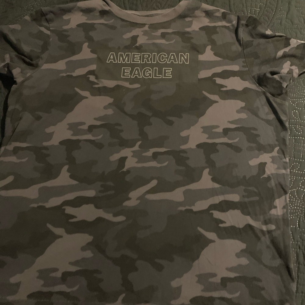 American Eagle tee